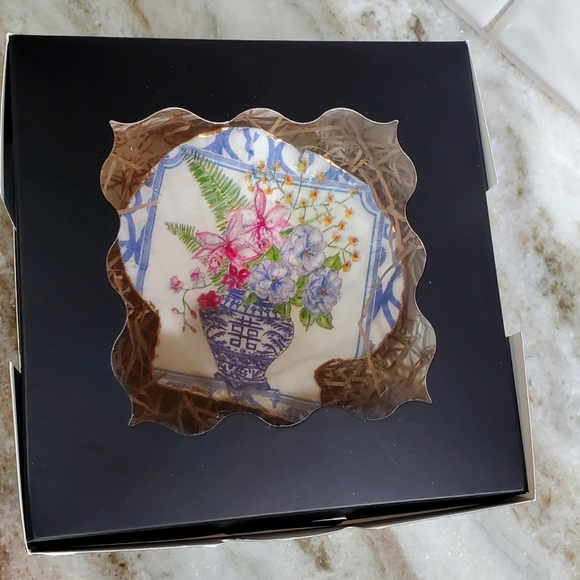 Handcrafted Scallop Trinket Shell of Floral Vase Design ⚜️💙💙⚜️ - Picture 3 of 4